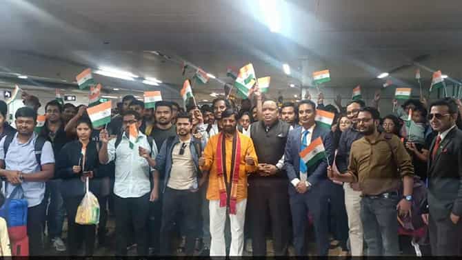 ಇಸ್ರೇಲ್​ನಿಂದ ದೆಹಲಿಗೆ ಆಗಮಿಸಿದ ಭಾರತೀಯರ ಮೂರನೇ ತಂಡ