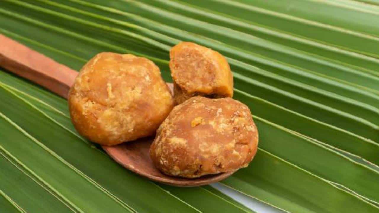 ಬೆಲ್ಲ ತಿನ್ನುವುದರಿಂದಲೂ ಹೊಟ್ಟೆಯ ಕೊಬ್ಬು ಕರಗಿಸಬಹುದು ಗೊತ್ತೇ? ಬೆಲ್ಲ ತಿನ್ನುವುದರಿಂದಲೂ ಹೊಟ್ಟೆಯ ಕೊಬ್ಬು ಕರಗಿಸಬಹುದು ಗೊತ್ತೇ?