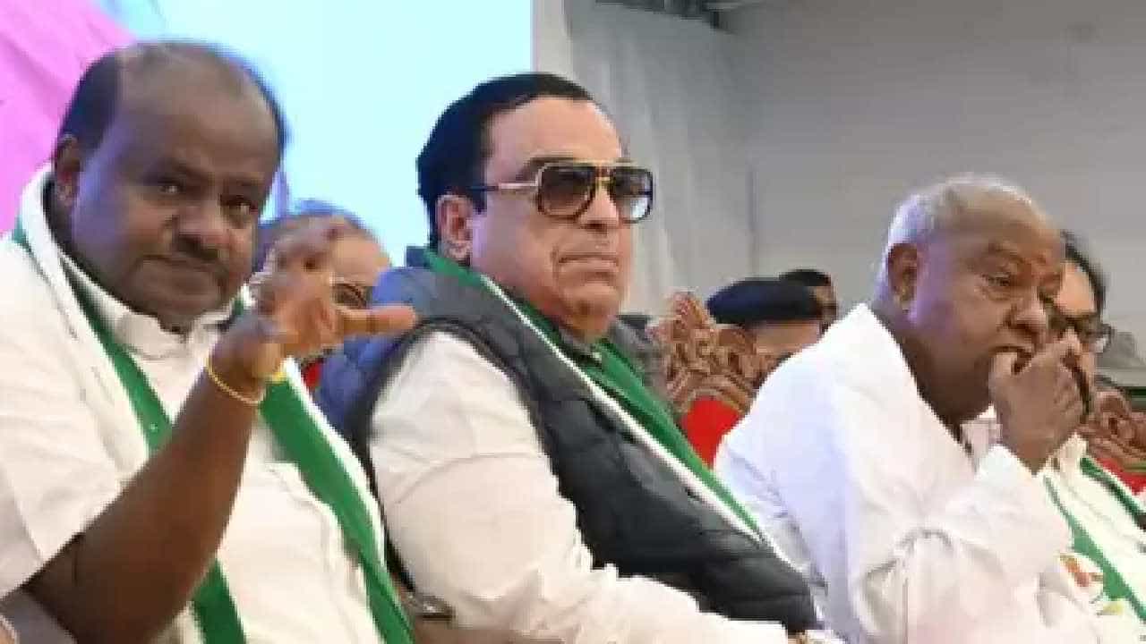 ಬಿಜೆಪಿ ಜತೆ ಮೈತ್ರಿಗೆ ಇಬ್ರಾಹಿಂ ಅಸಮಾಧಾನ, ಕರೆ ಮಾಡಿ ಮುನಿಸು ಶಮನಕ್ಕೆ ಯತ್ನಿಸಿದ ದೇವೇಗೌಡ ಬಿಜೆಪಿ ಜತೆ ಮೈತ್ರಿಗೆ ಇಬ್ರಾಹಿಂ ಅಸಮಾಧಾನ, ಕರೆ ಮಾಡಿ ಮುನಿಸು ಶಮನಕ್ಕೆ ಯತ್ನಿಸಿದ ದೇವೇಗೌಡ