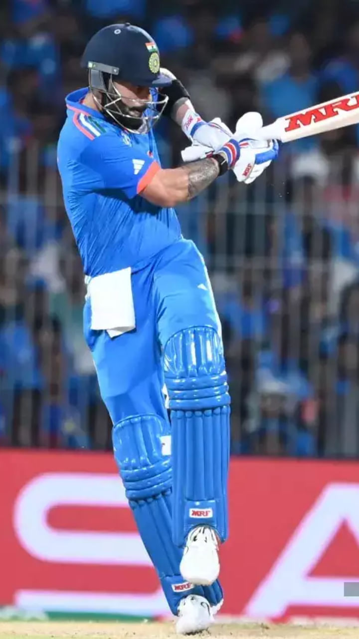 53 ಇನ್ನಿಂಗ್ಸ್‌ಗಳಲ್ಲಿ 2311 ರನ್ ಕಲೆಹಾಕಿರುವ ವಿರಾಟ್ ಕೊಹ್ಲಿ, ವಿಶ್ವಕಪ್(ಏಕದಿನ ಮತ್ತು ಟಿ20)  ಪಂದ್ಯಾವಳಿಗಳಲ್ಲಿ ಅಧಿಕ ರನ್ ಬಾರಿಸಿದ ಆಟಗಾರ ಎನಿಸಿಕೊಂಡರು.