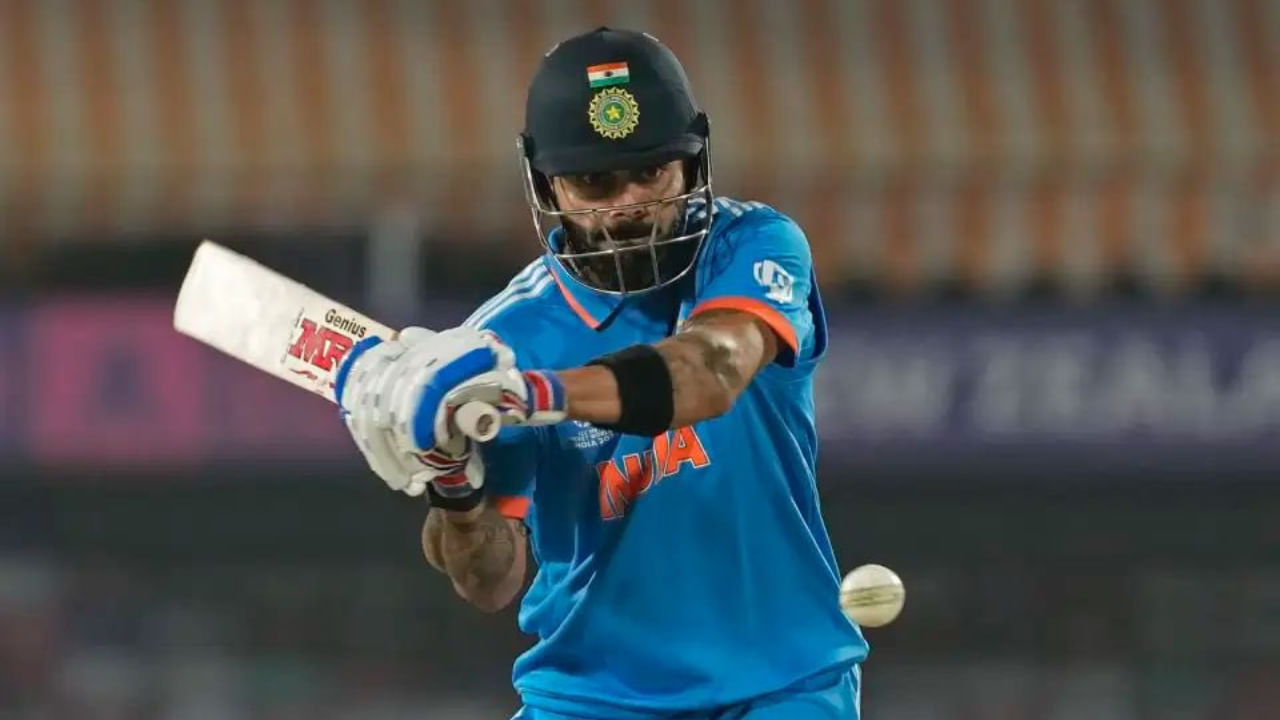 ಇದರೊಂದಿಗೆ ವಿರಾಟ್ ಕೊಹ್ಲಿ, ಟೀಂ ಇಂಡಿಯಾ ನಾಯಕ ರೋಹಿತ್ ಶರ್ಮಾ ಅವರನ್ನು ಹಿಂದಿಕ್ಕಿ ನ್ಯೂಜಿಲೆಂಡ್ ವಿರುದ್ಧ ಅರ್ಧಶತಕ ಬಾರಿಸುವ ಮೂಲಕ 2023 ರ ವಿಶ್ವಕಪ್ನಲ್ಲಿ ಅತಿ ಹೆಚ್ಚು ರನ್ ಗಳಿಸಿರುವ ಆಟಗಾರ ಎನಿಸಿಕೊಂಡಿದ್ದಾರೆ.