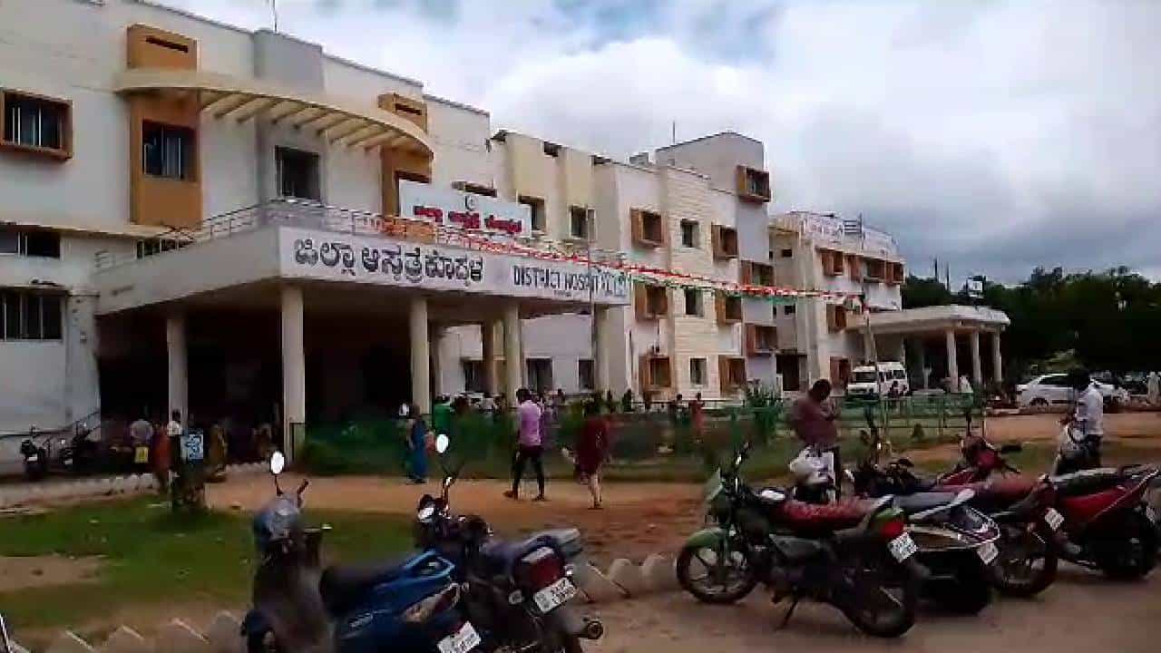 ಕೊಪ್ಪಳದಲ್ಲಿ ಡೆಂಗ್ಯೂ ರುದ್ರ ನರ್ತನ: ಅ.3ರವರೆಗೆ ಜಿಲ್ಲೆಯಲ್ಲಿ 2,568 ಶಂಕಿತ ಡೆಂಗ್ಯೂ ಪ್ರಕರಣ ದಾಖಲು ಕೊಪ್ಪಳದಲ್ಲಿ ಡೆಂಗ್ಯೂ ರುದ್ರ ನರ್ತನ: ಅ.3ರವರೆಗೆ ಜಿಲ್ಲೆಯಲ್ಲಿ 2,568 ಶಂಕಿತ ಡೆಂಗ್ಯೂ ಪ್ರಕರಣ ದಾಖಲು