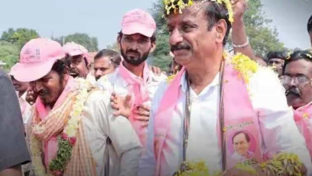 ಚುನಾವಣಾ ಪ್ರಚಾರದ ವೇಳೆ ಬಿಆರ್ಎಸ್ ಸಂಸದ ಕೋತಾ ಪ್ರಭಾಕರ್ ರೆಡ್ಡಿಗೆ ಚಾಕು ಇರಿತ ಚುನಾವಣಾ ಪ್ರಚಾರದ ವೇಳೆ ಬಿಆರ್ಎಸ್ ಸಂಸದ ಕೋತಾ ಪ್ರಭಾಕರ್ ರೆಡ್ಡಿಗೆ ಚಾಕು ಇರಿತ