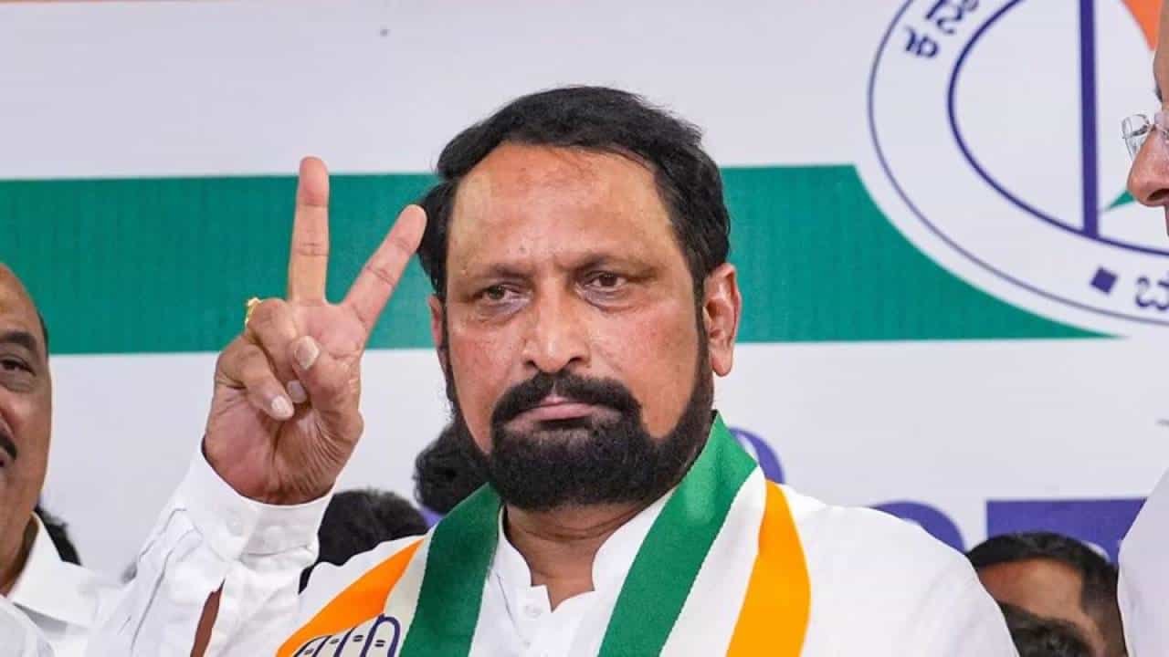 ನನ್ನ ಜೊತೆಗೆ ಹಲವು ಬಿಜೆಪಿ ನಾಯಕರು ಸಂಪರ್ಕದಲ್ಲಿದ್ದಾರೆ; ಹೊಸ ಬಾಂಬ್ ಸಿಡಿಸಿದ ಲಕ್ಷ್ಮಣ ಸವದಿ ನನ್ನ ಜೊತೆಗೆ ಹಲವು ಬಿಜೆಪಿ ನಾಯಕರು ಸಂಪರ್ಕದಲ್ಲಿದ್ದಾರೆ; ಹೊಸ ಬಾಂಬ್ ಸಿಡಿಸಿದ ಲಕ್ಷ್ಮಣ ಸವದಿ
