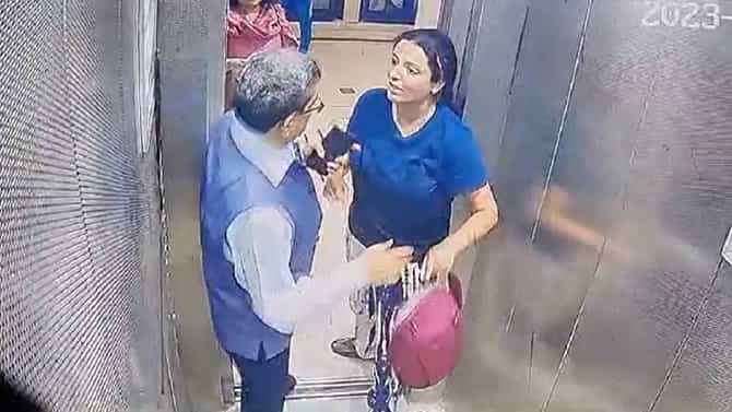 ಲಿಫ್ಟ್​ನಲ್ಲಿ ನಾಯಿ ಕರೆದೊಯ್ದಿದ್ದಕ್ಕೆ ಮಹಿಳೆಗೆ ಕಪಾಳಮೋಕ್ಷ