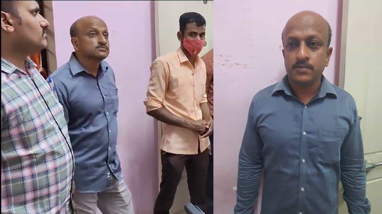 ಬೆಂಗಳೂರು: ಲೋಕಾಯುಕ್ತ ಬಲೆಗೆ ಬಿದ್ದ ಹೆಡ್ ಕಾನ್ಸ್ಟೇಬಲ್; ಪಡೆದ ಹಣವೇಷ್ಟು ಗೊತ್ತಾ? ಬೆಂಗಳೂರು: ಲೋಕಾಯುಕ್ತ ಬಲೆಗೆ ಬಿದ್ದ ಹೆಡ್ ಕಾನ್ಸ್ಟೇಬಲ್; ಪಡೆದ ಹಣವೇಷ್ಟು ಗೊತ್ತಾ?