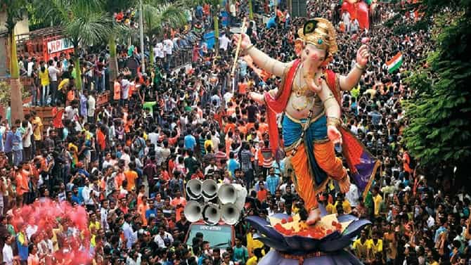 ಗಣೇಶ ಮೆರವಣಿಗೆಗೆ ಅನುಮತಿ ನೀಡದಂತೆ ಕಮಿಷನರ್ ಬೆಂಗಳೂರು ಪೊಲೀಸರಿಗೆ ಸೂಚನೆ