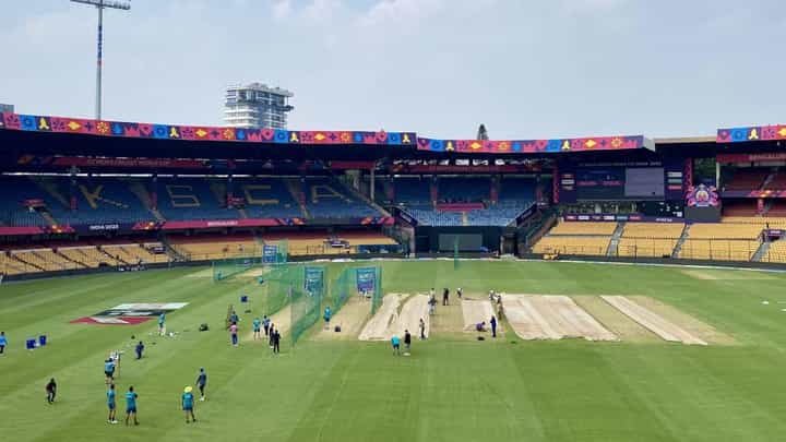 AUS vs PAK, ICC World Cup: ಚಿನ್ನಸ್ವಾಮಿ ಸ್ಟೇಡಿಯಂನಲ್ಲಿ ಪಾಕಿಸ್ತಾನ ಆಟಗಾರರ ಭರ್ಜರಿ ಅಭ್ಯಾಸ: ವಿಡಿಯೋ ನೋಡಿ AUS vs PAK, ICC World Cup: ಚಿನ್ನಸ್ವಾಮಿ ಸ್ಟೇಡಿಯಂನಲ್ಲಿ ಪಾಕಿಸ್ತಾನ ಆಟಗಾರರ ಭರ್ಜರಿ ಅಭ್ಯಾಸ: ವಿಡಿಯೋ ನೋಡಿ