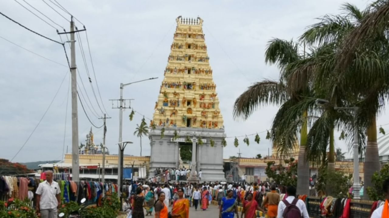 ಮಲೆ ಮಹದೇಶ್ವರ ಬೆಟ್ಟದಲ್ಲಿ ಮೆಟ್ಟಿಲು ನಿರ್ಮಾಣ ಕಾಮಗಾರಿ ಸ್ಥಗಿತ: ಪಾದಯಾತ್ರೆ ಮೂಲಕ ನಡೆದು ಬರುವ ಭಕ್ತರಿಗೆ ಶಾಕ್