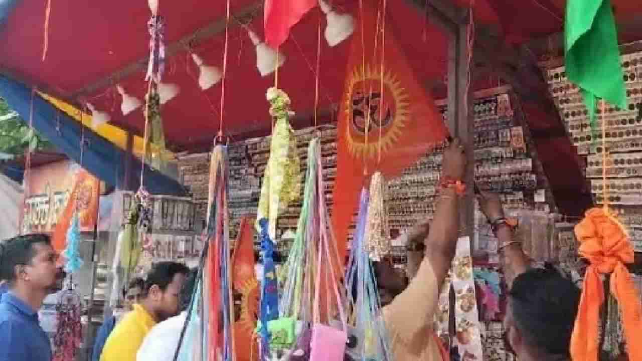 ಮಂಗಳೂರು ಮಂಗಳಾದೇವಿ ನವರಾತ್ರಿ ಉತ್ಸವದಲ್ಲಿ ಧರ್ಮ ದಂಗಲ್:  ಹಿಂದೂ ಸ್ಟಾಲ್​ಗಳ ಮೇಲೆ ಹಾರಾಡಿದ ಭಗವಾಧ್ವಜ