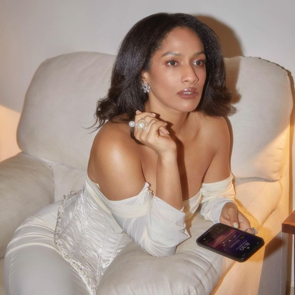 ಮಸಾಬಾ ಗುಪ್ತಾ ಈಗಲೂ ತಂದೆ ವಿವಿಯನ್ ರಿಚರ್ಡ್ಸ್​ ಜೊತೆ ಸಂಪರ್ಕ ಹೊಂದಿದ್ದಾರೆ. ವಿಶೇಷ ಸಂದರ್ಭದಲ್ಲಿ ಮಗಳಿಗಾಗಿ ವಿವಿಯನ್ ಭಾರತಕ್ಕೆ ಬರುವುದಿದೆ.