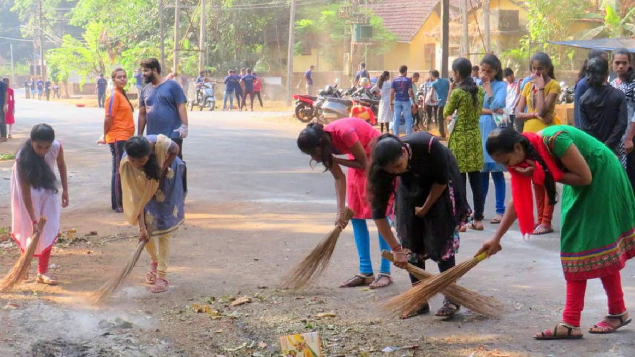 ಶಿಕ್ಷಣ ಸಚಿವಾಲಯದ ವಿಶೇಷ ಅಭಿಯಾನ 3.0: ಭಾರತದಲ್ಲಿನ ಶಾಲೆಗಳು ಸ್ವಚ್ಛತೆ ಮತ್ತು ಪರಿಸರ ಉಪಕ್ರಮಗಳಿಗಾಗಿ ಒಂದಾಗುತ್ತಿವೆ ಶಿಕ್ಷಣ ಸಚಿವಾಲಯದ ವಿಶೇಷ ಅಭಿಯಾನ 3.0: ಭಾರತದಲ್ಲಿನ ಶಾಲೆಗಳು ಸ್ವಚ್ಛತೆ ಮತ್ತು ಪರಿಸರ ಉಪಕ್ರಮಗಳಿಗಾಗಿ ಒಂದಾಗುತ್ತಿವೆ