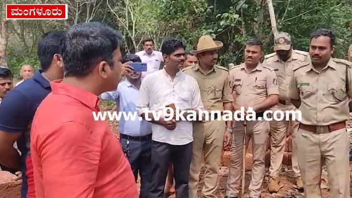 ನೋಟಿಸ್ ಕೊಡ್ದೆ ಡೆಮಾಲಿಶ್ಗೆ ಬಂದ ಅಧಿಕಾರಿಗೆ ಹಿಗ್ಗಾಮುಗ್ಗಾ ಕ್ಲಾಸ್ ತಗೊಂಡ ಶಾಸಕ; ಇಲ್ಲಿದೆ ವಿಡಿಯೋ ನೋಟಿಸ್ ಕೊಡ್ದೆ ಡೆಮಾಲಿಶ್ಗೆ ಬಂದ ಅಧಿಕಾರಿಗೆ ಹಿಗ್ಗಾಮುಗ್ಗಾ ಕ್ಲಾಸ್ ತಗೊಂಡ ಶಾಸಕ; ಇಲ್ಲಿದೆ ವಿಡಿಯೋ