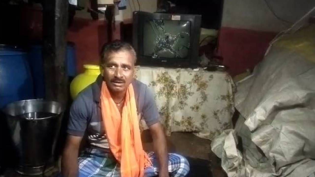 ದಿಢೀರ್ ಹರಿದ ಹೈವೋಲ್ಟೇಜ್ ವಿದ್ಯುತ್ಗೆ 20 ಕ್ಕೂ ಹೆಚ್ಚು ಟಿವಿ, ಇನ್ನಿತರ ವಸ್ತುಗಳು ಬ್ಲಾಸ್ಟ್ ದಿಢೀರ್ ಹರಿದ ಹೈವೋಲ್ಟೇಜ್ ವಿದ್ಯುತ್ಗೆ 20 ಕ್ಕೂ ಹೆಚ್ಚು ಟಿವಿ, ಇನ್ನಿತರ ವಸ್ತುಗಳು ಬ್ಲಾಸ್ಟ್
