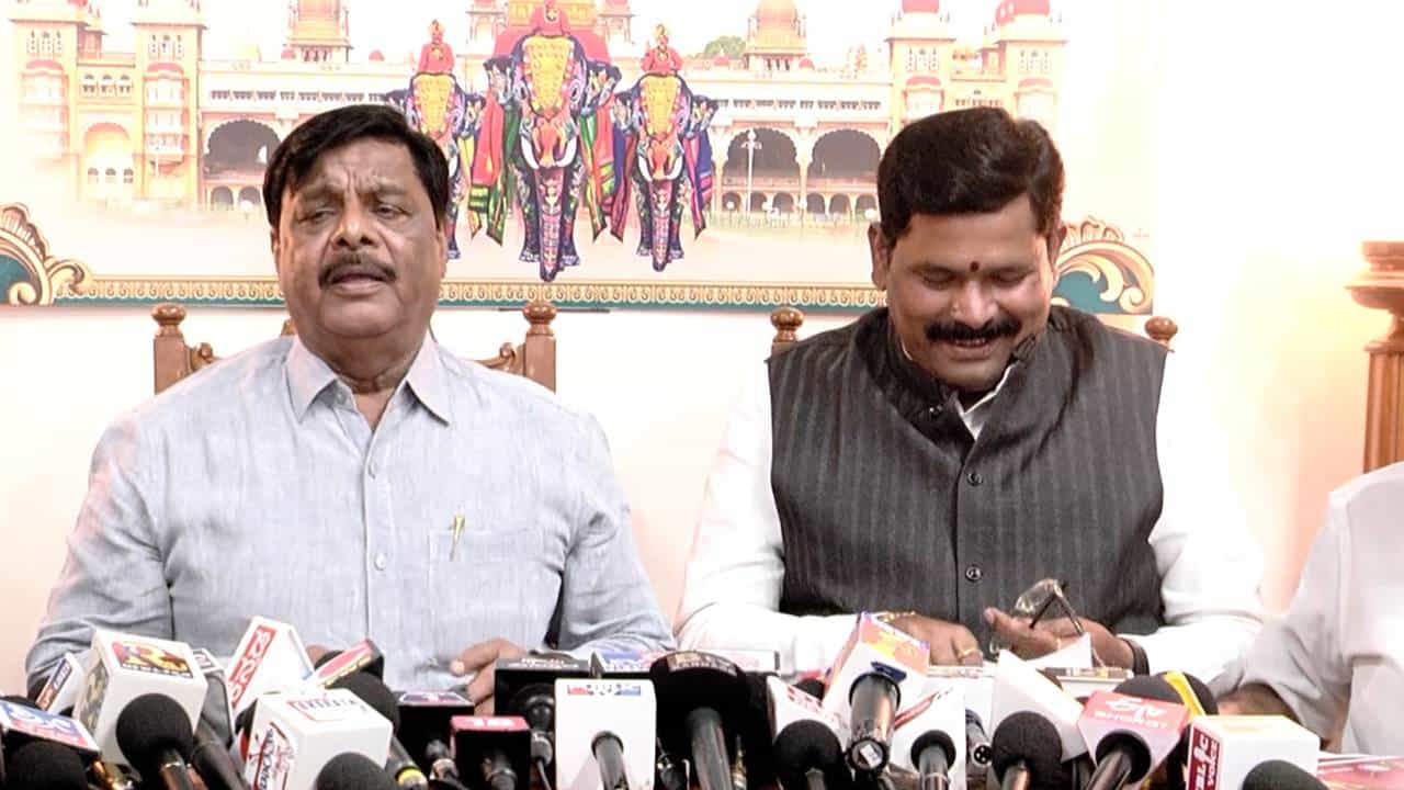 ಮೈಸೂರು ದಸರಾ ಪೋಸ್ಟರ್, ವೆಬ್ಸೈಟ್ ಬಿಡುಗಡೆ ಮಾಡಿದ ಸಚಿವರು ಮೈಸೂರು ದಸರಾ ಪೋಸ್ಟರ್, ವೆಬ್ಸೈಟ್ ಬಿಡುಗಡೆ ಮಾಡಿದ ಸಚಿವರು