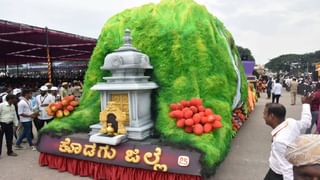 Mysore Dasara: ಚಾಮುಂಡಿ ಬೆಟ್ಟದ ಮಹಿಷನ ಪ್ರತಿಮೆಗೆ ಬಟ್ಟೆ ಸುತ್ತಿದ ಆಡಳಿತ ಮಂಡಳಿ