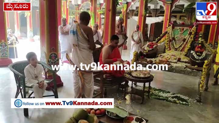 Mysuru Dasara 2023: ಯದುವೀರ್ ಪೂಜೆ ವೀಕ್ಷಿಸಿದ ಮಗ ಆದ್ಯವೀರ್ ಒಡೆಯರ್ Mysuru Dasara 2023: ಯದುವೀರ್ ಪೂಜೆ ವೀಕ್ಷಿಸಿದ ಮಗ ಆದ್ಯವೀರ್ ಒಡೆಯರ್