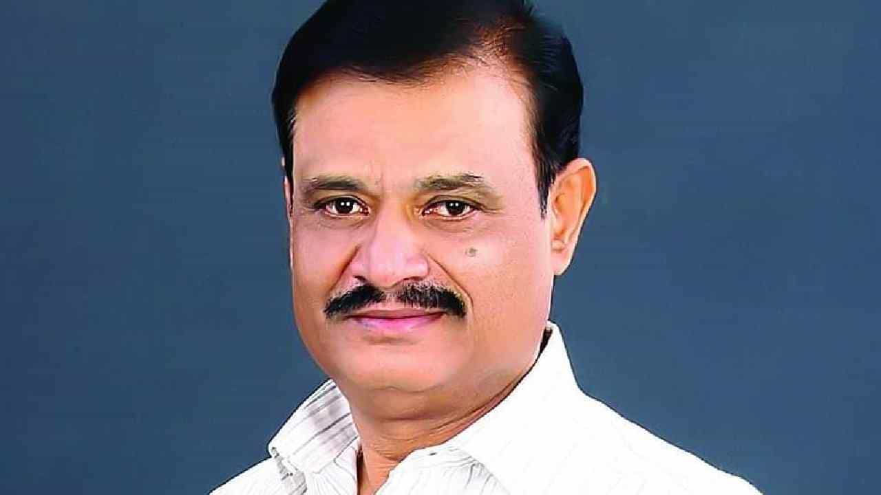 ಹನಿಟ್ರ್ಯಾಪ್ ಹೆಸರಿನಲ್ಲಿ ಮುನಿರತ್ನ ಬ್ಲ್ಯಾಕ್ ಮೇಲ್ ಮಾಡುತ್ತಾರೆ: ಮಾಜಿ ಕಾರ್ಪೋರೇಟರ್ ವೇಲು ನಾಯ್ಕರ್ ಗಂಭೀರ ಆರೋಪ ಹನಿಟ್ರ್ಯಾಪ್ ಹೆಸರಿನಲ್ಲಿ ಮುನಿರತ್ನ ಬ್ಲ್ಯಾಕ್ ಮೇಲ್ ಮಾಡುತ್ತಾರೆ: ಮಾಜಿ ಕಾರ್ಪೋರೇಟರ್ ವೇಲು ನಾಯ್ಕರ್ ಗಂಭೀರ ಆರೋಪ