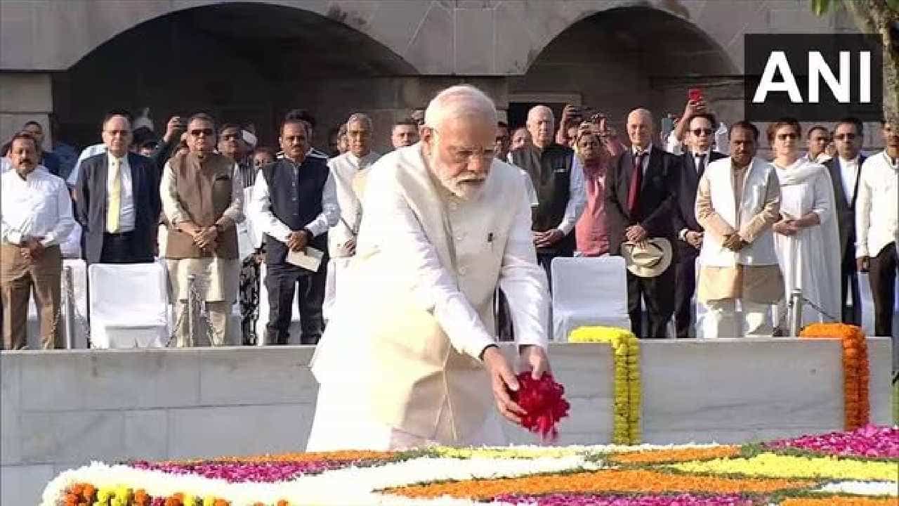 Gandhi Jayanti 2023: ಮಹಾತ್ಮ ಗಾಂಧಿಯವರ ಆಲೋಚನೆಗಳು, ಬೋಧನೆಗಳು ನಮ್ಮ ಹಾದಿಯನ್ನು ಸದಾ ಬೆಳಗುತ್ತಿರುತ್ತದೆ: ನರೇಂದ್ರ ಮೋದಿ Gandhi Jayanti 2023: ಮಹಾತ್ಮ ಗಾಂಧಿಯವರ ಆಲೋಚನೆಗಳು, ಬೋಧನೆಗಳು ನಮ್ಮ ಹಾದಿಯನ್ನು ಸದಾ ಬೆಳಗುತ್ತಿರುತ್ತದೆ: ನರೇಂದ್ರ ಮೋದಿ