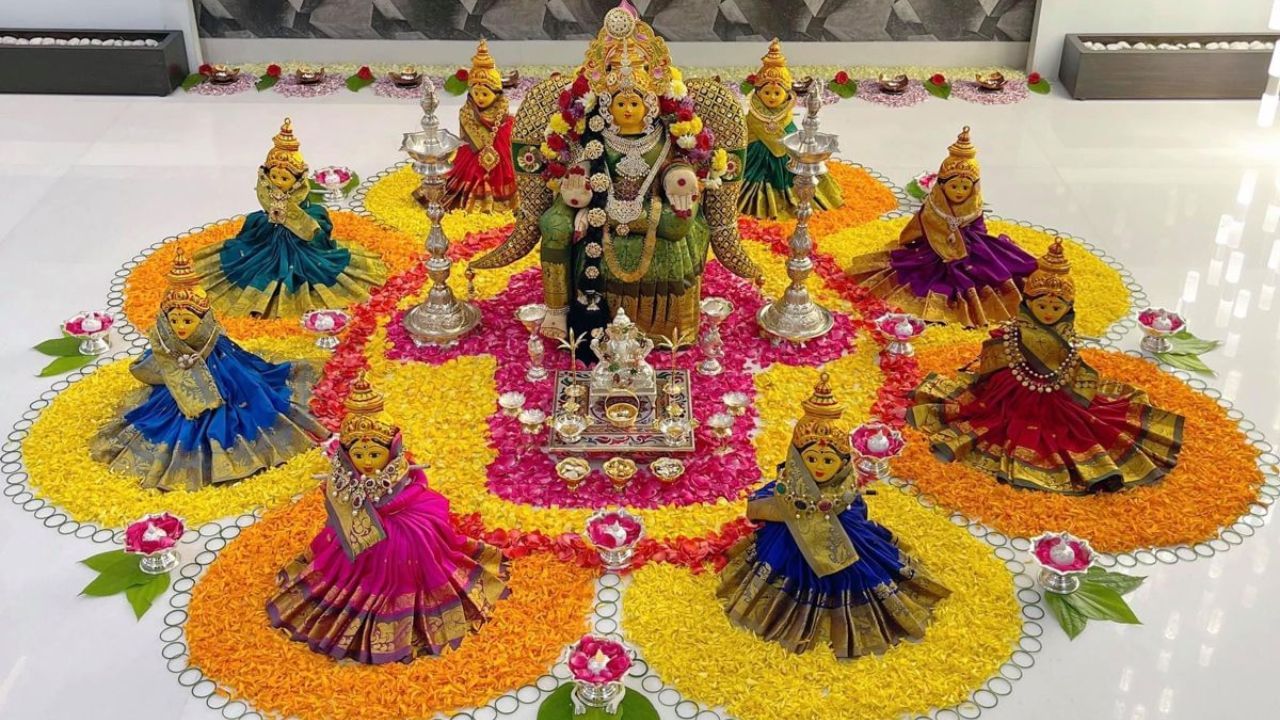 Navaratri 2023: ನವರಾತ್ರಿಯ ಹಬ್ಬದಲ್ಲಿ ಯಾವ ದಿನ, ಯಾವ ಬಣ್ಣದ ಸೀರೆ ಅಥವಾ ಉಡುಗೆ ಧರಿಸಿದರೆ ಶ್ರೇಷ್ಠ? ಈ ನವಬಣ್ಣಗಳ ಮಹತ್ವವೇನು? Navaratri 2023: ನವರಾತ್ರಿಯ ಹಬ್ಬದಲ್ಲಿ ಯಾವ ದಿನ, ಯಾವ ಬಣ್ಣದ ಸೀರೆ ಅಥವಾ ಉಡುಗೆ ಧರಿಸಿದರೆ ಶ್ರೇಷ್ಠ? ಈ ನವಬಣ್ಣಗಳ ಮಹತ್ವವೇನು?