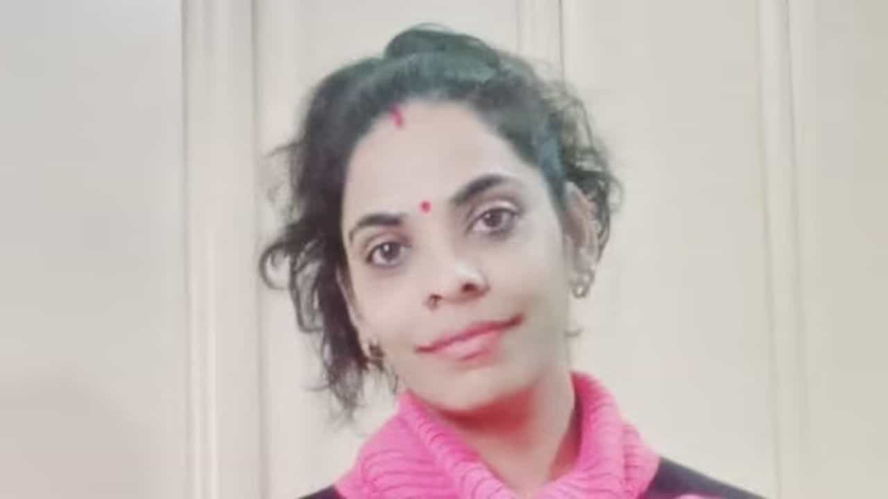 ಪತಿ ಜತೆ ಫೋನ್ನಲ್ಲಿ ಮಾತನಾಡುತ್ತಿರುವಾಗಲೇ ದಾಳಿ, ಇಸ್ರೇಲ್ನಲ್ಲಿ ಕೇರಳ ಮೂಲದ ಮಹಿಳೆಗೆ ಗಂಭೀರ ಗಾಯ ಪತಿ ಜತೆ ಫೋನ್ನಲ್ಲಿ ಮಾತನಾಡುತ್ತಿರುವಾಗಲೇ ದಾಳಿ, ಇಸ್ರೇಲ್ನಲ್ಲಿ ಕೇರಳ ಮೂಲದ ಮಹಿಳೆಗೆ ಗಂಭೀರ ಗಾಯ