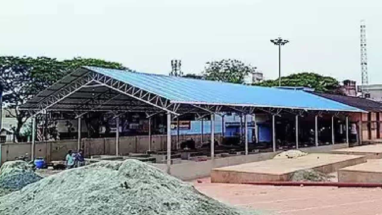 ಹುಬ್ಬಳ್ಳಿ: ನವಗರದಲ್ಲಿ ಸಿದ್ದವಾಗುತ್ತಿದೆ ಹೈಟೆಕ್ ತರಕಾರಿ ಮಾರುಕಟ್ಟೆ; ನವೆಂಬರ್ನಲ್ಲಿ ಉದ್ಘಾಟನೆ ಸಾಧ್ಯತೆ ಹುಬ್ಬಳ್ಳಿ: ನವಗರದಲ್ಲಿ ಸಿದ್ದವಾಗುತ್ತಿದೆ ಹೈಟೆಕ್ ತರಕಾರಿ ಮಾರುಕಟ್ಟೆ; ನವೆಂಬರ್ನಲ್ಲಿ ಉದ್ಘಾಟನೆ ಸಾಧ್ಯತೆ