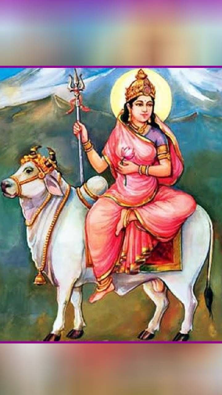 ನವರಾತ್ರಿಯ ಒಂಬತ್ತು ದಿನಗಳಲ್ಲಿ ಜಗನ್ಮಾತೆಯ ಒಂಬತ್ತು ಅವತಾರಗಳನ್ನು ಪೂಜಿಸಲಾಗುತ್ತದೆ.