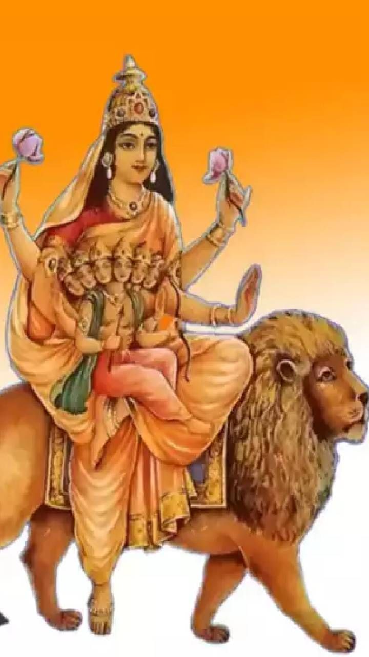 ನವರಾತ್ರಿಯ 5 ದಿನದಂದು ದೇವಿಯ ಸ್ಕಂದಮಾತೆ ಅವತಾರವನ್ನು ಪೂಜಿಸಲಾಗುತ್ತದೆ.