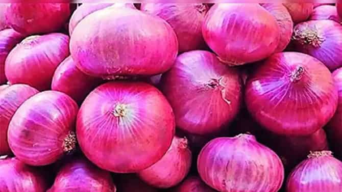 ಟೊಮೆಟೊ ಆಯ್ತು ಈಗ ಈರುಳ್ಳಿ ಕಾಲ: ಗ್ರಾಹಕರಿಗೆ ಕಣ್ಣೀರು ತರಿಸಿದ ಉಳ್ಳಾಗಡ್ಡಿ