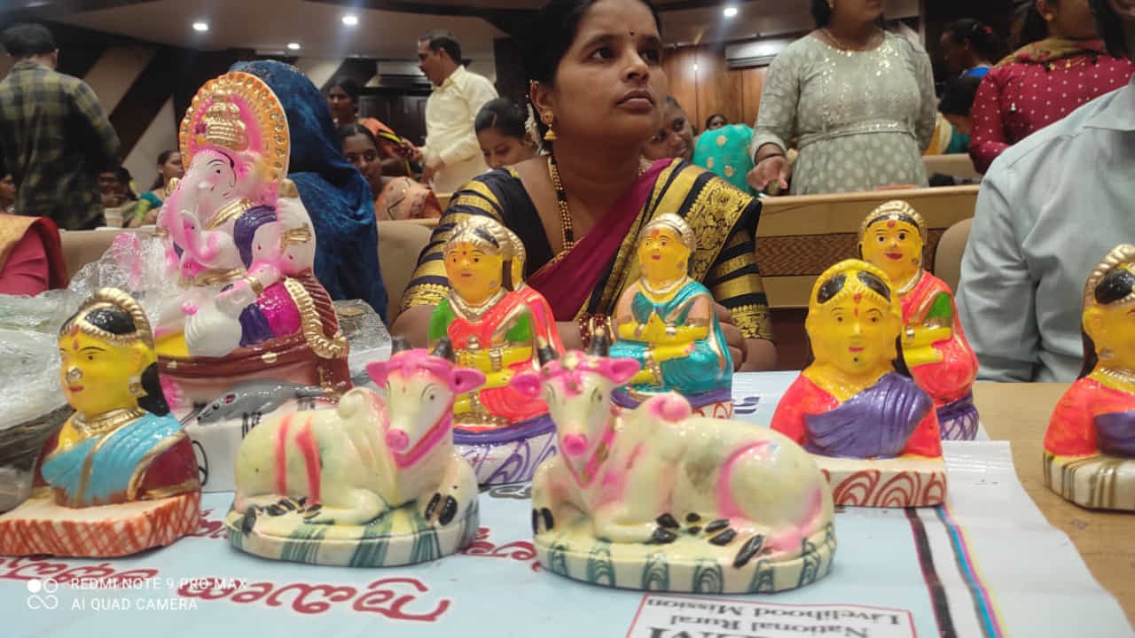 ಗ್ರಾಮೀಣ ಮಹಿಳಾ ಸಂಘಗಳ ಉತ್ಪನ್ನಗಳಿಗೆ ಆನ್ಲೈನ್ ಮಾರ್ಕೆಟ್ : ಸಂಜೀವಿನಿ ಪೋರ್ಟಲ್ ಮೂಲಕ ಉತ್ಪನ್ನಗಳ ಮಾರಾಟ ಗ್ರಾಮೀಣ ಮಹಿಳಾ ಸಂಘಗಳ ಉತ್ಪನ್ನಗಳಿಗೆ ಆನ್ಲೈನ್ ಮಾರ್ಕೆಟ್ : ಸಂಜೀವಿನಿ ಪೋರ್ಟಲ್ ಮೂಲಕ ಉತ್ಪನ್ನಗಳ ಮಾರಾಟ