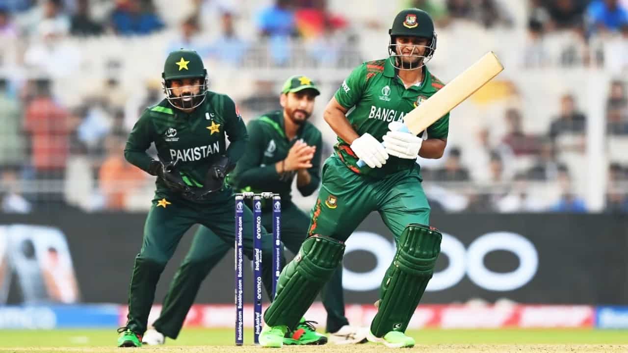 PAK vs BAN: ಗೆದ್ದ ಪಾಕಿಸ್ತಾನ್: ಸೆಮಿಫೈನಲ್ ರೇಸ್ನಿಂದ ಬಾಂಗ್ಲಾದೇಶ್ ಔಟ್ PAK vs BAN: ಗೆದ್ದ ಪಾಕಿಸ್ತಾನ್: ಸೆಮಿಫೈನಲ್ ರೇಸ್ನಿಂದ ಬಾಂಗ್ಲಾದೇಶ್ ಔಟ್