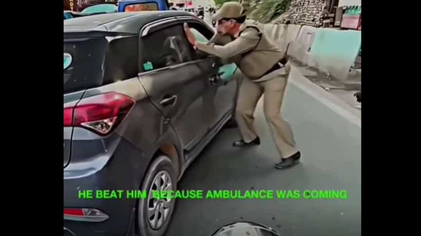 Viral Video: ಆ್ಯಂಬುಲೆನ್ಸ್ ಬರುತ್ತಿರುವುದು ಕಾಣುತ್ತಿಲ್ಲವಾ? ಕಾರಿನವನ ಕಪಾಳಿಗೆ ಹೊಡೆದ ಪೊಲೀಸ್