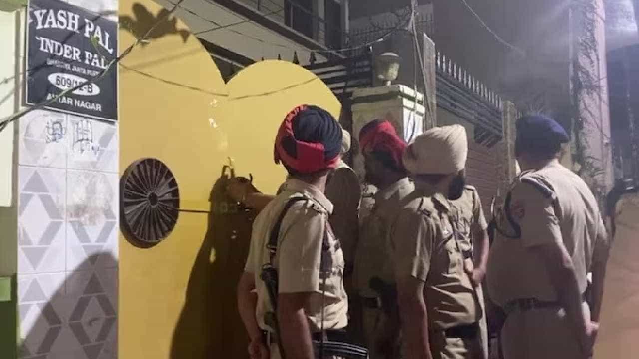 ಪಂಜಾಬ್: ಫ್ರಿಜ್ ಕಂಪ್ರೆಸರ್ ಸ್ಫೋಟ, ಒಂದೇ ಕುಟುಂಬದ ಐವರ ದುರ್ಮರಣ ಪಂಜಾಬ್: ಫ್ರಿಜ್ ಕಂಪ್ರೆಸರ್ ಸ್ಫೋಟ, ಒಂದೇ ಕುಟುಂಬದ ಐವರ ದುರ್ಮರಣ