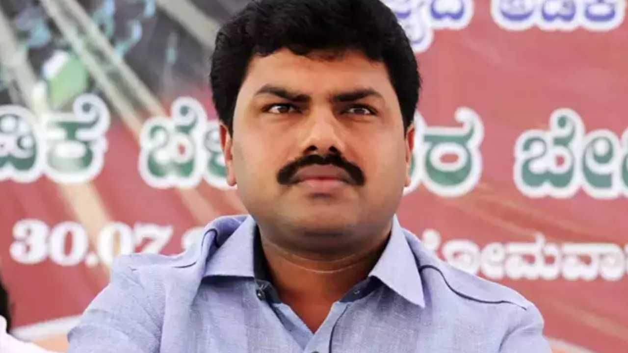 ಶಿವಮೊಗ್ಗ ಗಲಭೆ: ಈದ್ ಮಿಲಾದ್ ಮೆರವಣಿಗೆ ವೇಳೆ ಗಲಾಟೆ ನಡೆದಿದ್ಯಾಕೆ? ಕಾರಣ ಬಿಚ್ಚಿಟ್ಟ ಸಂಸದ ರಾಘವೇಂದ್ರ ಶಿವಮೊಗ್ಗ ಗಲಭೆ: ಈದ್ ಮಿಲಾದ್ ಮೆರವಣಿಗೆ ವೇಳೆ ಗಲಾಟೆ ನಡೆದಿದ್ಯಾಕೆ? ಕಾರಣ ಬಿಚ್ಚಿಟ್ಟ ಸಂಸದ ರಾಘವೇಂದ್ರ