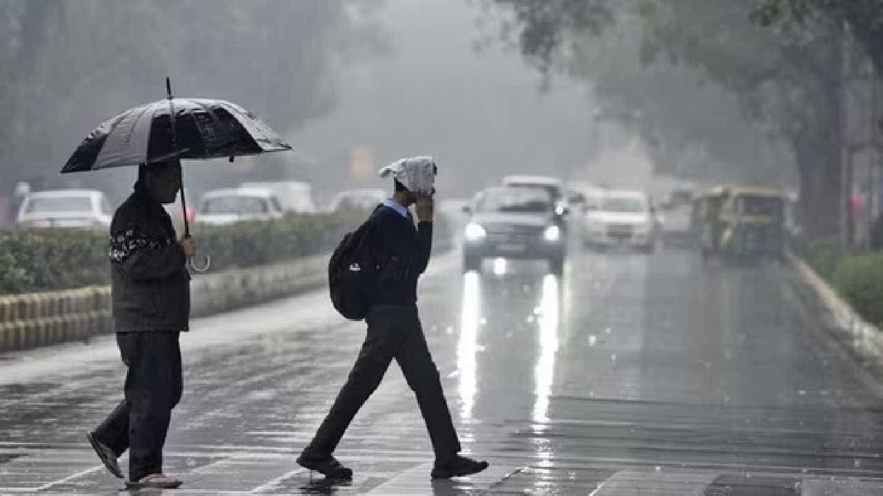 Karnataka Rain: ಮುಂದಿನ 24 ಗಂಟೆಗಳಲ್ಲಿ ಬೆಂಗಳೂರಿನಲ್ಲಿ ವರುಣನ ಆರ್ಭಟ ಜೋರು, ಯೆಲ್ಲೋ ಅಲರ್ಟ್ ಘೋಷಣೆ Karnataka Rain: ಮುಂದಿನ 24 ಗಂಟೆಗಳಲ್ಲಿ ಬೆಂಗಳೂರಿನಲ್ಲಿ ವರುಣನ ಆರ್ಭಟ ಜೋರು, ಯೆಲ್ಲೋ ಅಲರ್ಟ್ ಘೋಷಣೆ