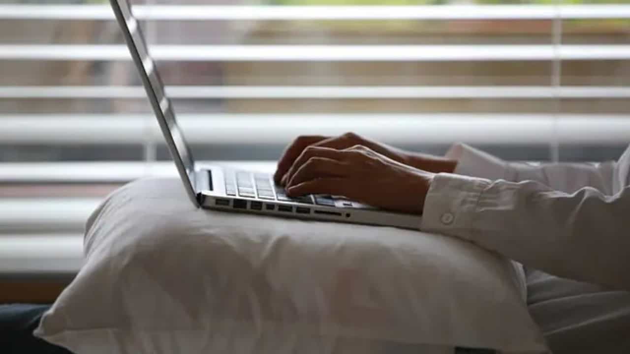 Global Remote Work Ranking: ಮನೆಯಿಂದಲೇ ಕಚೇರಿ ಕೆಲಸ; ವಿಶ್ವ ರ್ಯಾಂಕಿಂಗ್ನಲ್ಲಿ ಕುಸಿದ ಭಾರತ Global Remote Work Ranking: ಮನೆಯಿಂದಲೇ ಕಚೇರಿ ಕೆಲಸ; ವಿಶ್ವ ರ್ಯಾಂಕಿಂಗ್ನಲ್ಲಿ ಕುಸಿದ ಭಾರತ