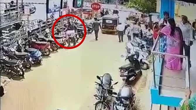 ರಾಮನಗರ: ರಸ್ತೆಗೆ 10 ರೂ. ನೋಟು ಬಿಸಾಡಿ 1 ಲಕ್ಷ ಹಣ ಎಗರಿಸಿದ ದುಷ್ಕರ್ಮಿ