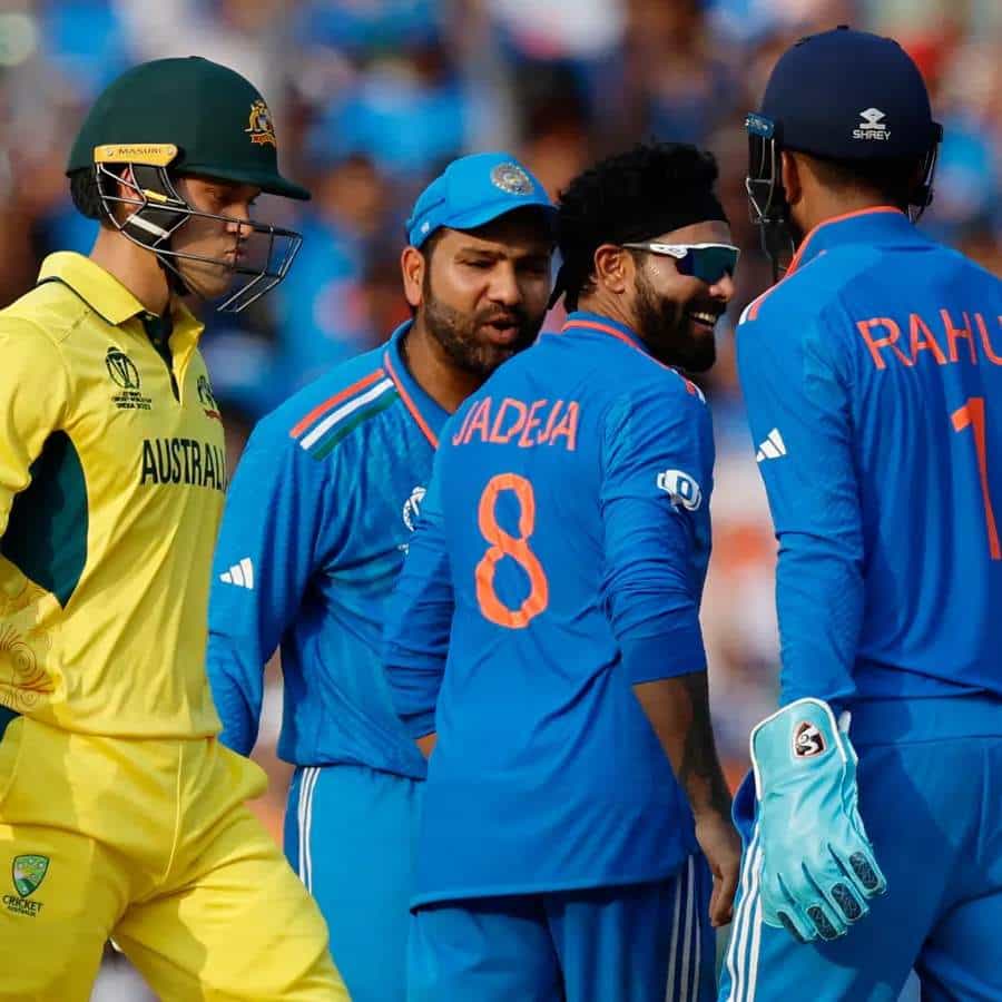 ಐಸಿಸಿ ಏಕದಿನ ವಿಶ್ವಕಪ್ 2023 ಟೂರ್ನಿಯಲ್ಲಿ ಭಾರತ ಭರ್ಜರಿ ಶುಭಾರಂಭ ಮಾಡಿದೆ. ಭಾನುವಾರ ಚೆನ್ನೈನ ಎಂಎ ಚಿದಂಬರಂ ಸ್ಟೇಡಿಯಂನಲ್ಲಿ ನಡೆದ ಆಸ್ಟ್ರೇಲಿಯಾ ವಿರುದ್ಧದ ಪಂದ್ಯದಲ್ಲಿ ಟೀಮ್ ಇಂಡಿಯಾ 6 ವಿಕೆಟ್ಗಳ ಭರ್ಜರಿ ಜಯ ಸಾಧಿಸಿದೆ. ಕೆಎಲ್ ರಾಹುಲ್ ಹಾಗೂ ವಿರಾಟ್ ಕೊಹ್ಲಿ ಶತಕದ ಜೊತೆಯಾಟ ಗೆಲುವಿನಲ್ಲಿ ಪ್ರಮುಖ ಪಾತ್ರವಹಿಸಿತು.