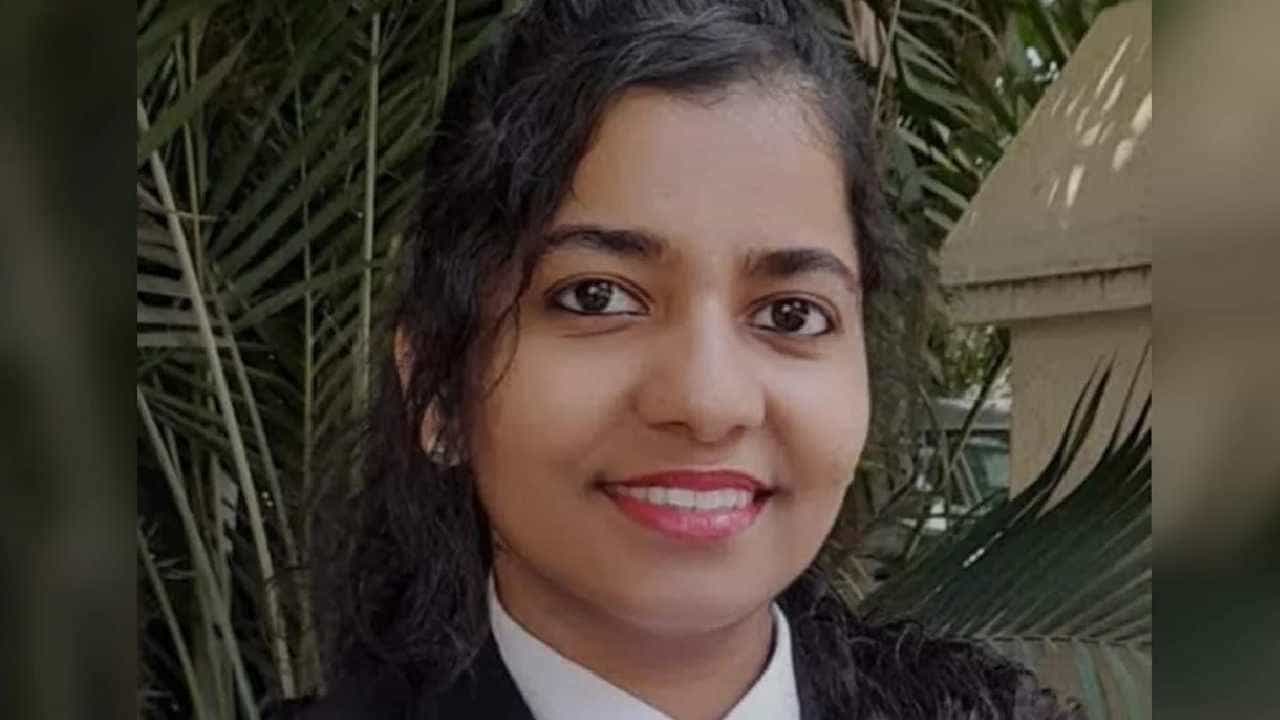ಇತಿಹಾಸದಲ್ಲಿ ಮೊಟ್ಟ ಮೊದಲ ಬಾರಿಗೆ ಸುಪ್ರೀಂಕೋರ್ಟ್ನಲ್ಲಿ ದಿವ್ಯಾಂಗ ವಕೀಲರಿಗಾಗಿ ಸೈನ್ ಲ್ಯಾಂಗ್ವೇಜ್ ಇಂಟರ್ಪ್ರಿಟರ್ ನೇಮಕ ಇತಿಹಾಸದಲ್ಲಿ ಮೊಟ್ಟ ಮೊದಲ ಬಾರಿಗೆ ಸುಪ್ರೀಂಕೋರ್ಟ್ನಲ್ಲಿ ದಿವ್ಯಾಂಗ ವಕೀಲರಿಗಾಗಿ ಸೈನ್ ಲ್ಯಾಂಗ್ವೇಜ್ ಇಂಟರ್ಪ್ರಿಟರ್ ನೇಮಕ