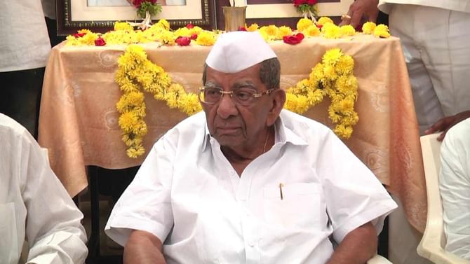 ಹೆಚ್. ವಿಶ್ವನಾಥ್​ಗೆ ಹುಚ್ಚಾಸ್ಪತ್ರೆಗೆ ಕಳುಹಿಸಿ -ಶಾಸಕ ಶಾಮನೂರು