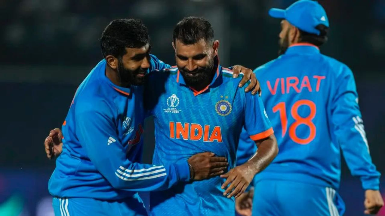 ಈ ಪಂದ್ಯದಲ್ಲಿ ಬೌಲಿಂಗ್ನಲ್ಲಿ ಮ್ಯೂಜಿಕ್ ಮಾಡಿದ ಮೊಹಮ್ಮದ್ ಶಮಿ 5 ವಿಕೆಟ್ ಪಡೆದು ಮಿಂಚಿದರೆ, ಬ್ಯಾಟಿಂಗ್ನಲ್ಲಿ ಸ್ಮರಣೀಯ ಇನ್ನಿಂಗ್ಸ್ ಆಡಿದ ವಿರಾಟ್ ಕೊಹ್ಲಿ 95 ರನ್ ಬಾರಿಸಿ 5 ರನ್ಗಳಿಂದ ಶತಕ ವಂಚಿತರಾದರು.