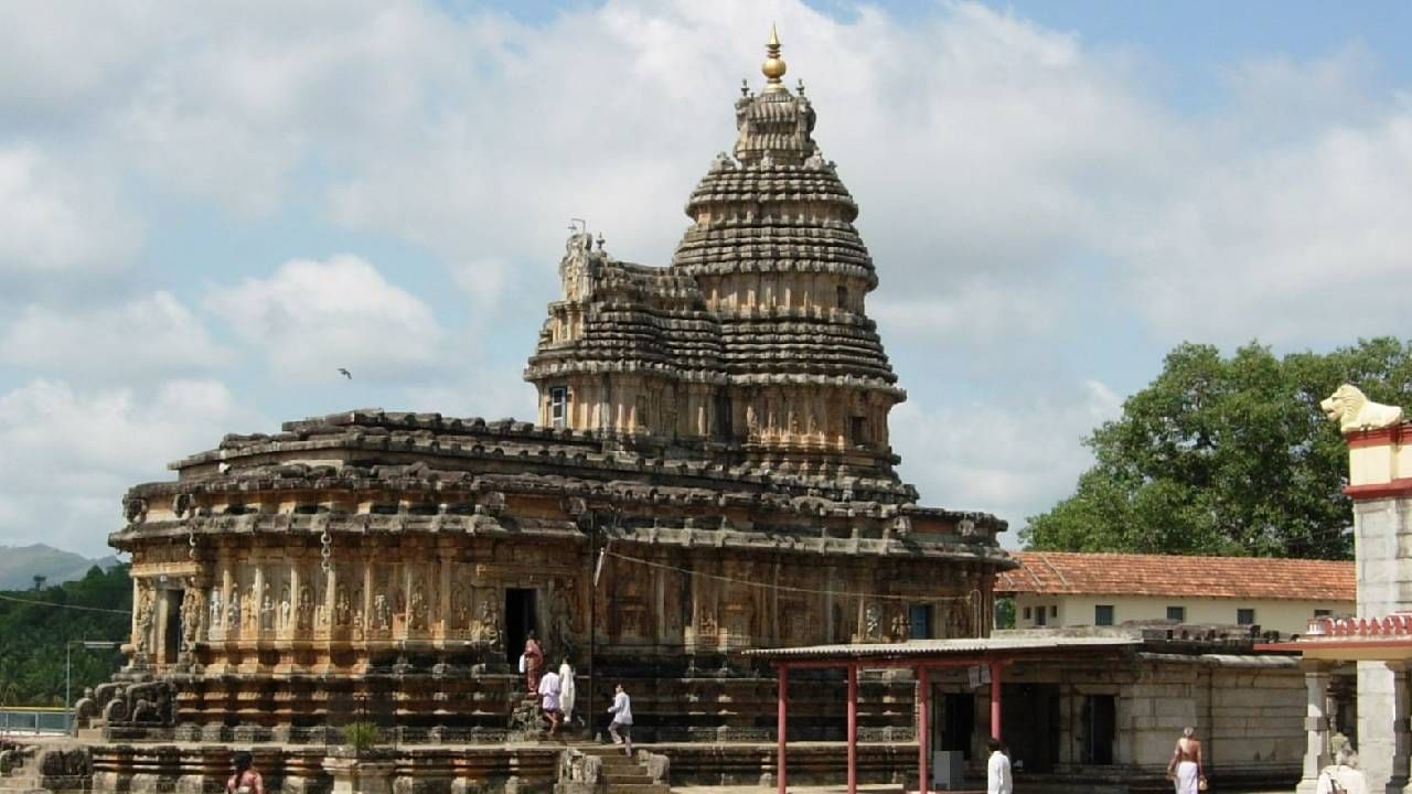 Navratri 2023: ಶೃಂಗೇರಿಯ ಶಾರದಾ ಪೀಠಕ್ಕೆ ಭಕ್ತರು ಸಲ್ಲಿಸಬೇಕಾದ ಪೂಜೆ ಮತ್ತು ಅದರ ಫಲಾಫಲಗಳೇನು? Navratri 2023: ಶೃಂಗೇರಿಯ ಶಾರದಾ ಪೀಠಕ್ಕೆ ಭಕ್ತರು ಸಲ್ಲಿಸಬೇಕಾದ ಪೂಜೆ ಮತ್ತು ಅದರ ಫಲಾಫಲಗಳೇನು?