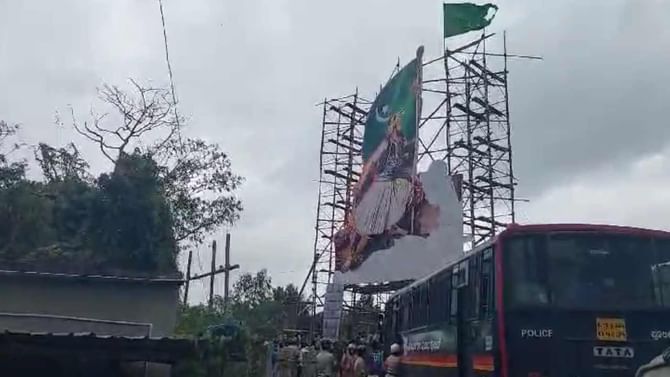 ಈದ್ ಮಿಲಾದ್ ಕಟೌಟ್ ವಿವಾದ: ಶೇರ್ ಟಿಪ್ಪು ಎಂದು ರಕ್ತದಲ್ಲೇ ಬರೆದ ಯುವಕ ಈದ್ ಮಿಲಾದ್ ಕಟೌಟ್ ವಿವಾದ: ಶೇರ್ ಟಿಪ್ಪು ಎಂದು ರಕ್ತದಲ್ಲೇ ಬರೆದ ಯುವಕ