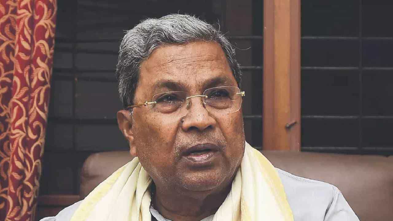 ದಸರಾ ಹಾಗೂ ಸಿಎಂ ಸಿದ್ದರಾಮಯ್ಯ ಬಗ್ಗೆ ಅವಹೇಳನಕಾರಿ ಪೋಸ್ಟ್; ತುಮಕೂರಿನ ವ್ಯಕ್ತಿ ವಿರುದ್ಧ ಎಫ್ಐಆರ್ ದಸರಾ ಹಾಗೂ ಸಿಎಂ ಸಿದ್ದರಾಮಯ್ಯ ಬಗ್ಗೆ ಅವಹೇಳನಕಾರಿ ಪೋಸ್ಟ್; ತುಮಕೂರಿನ ವ್ಯಕ್ತಿ ವಿರುದ್ಧ ಎಫ್ಐಆರ್