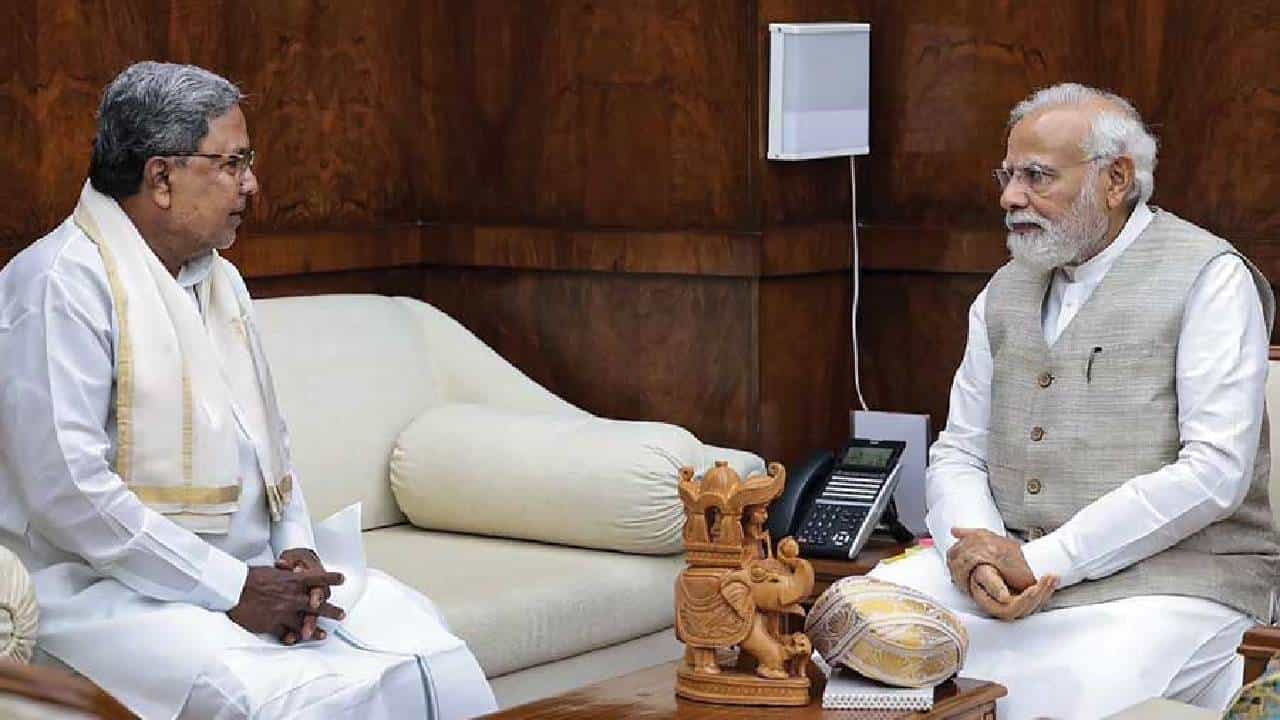 ಮೋದಿ ಅವರೇ ನೀವು ಕನ್ನಡಿಗರ ಬಗ್ಗೆ ಇಷ್ಟೊಂದು ಕಟುವಾಗಿರುವುದು ಯಾಕೆ? ಕೇಂದ್ರದ ವಿರುದ್ಧ ಸಿಎಂ ಗರಂ ಮೋದಿ ಅವರೇ ನೀವು ಕನ್ನಡಿಗರ ಬಗ್ಗೆ ಇಷ್ಟೊಂದು ಕಟುವಾಗಿರುವುದು ಯಾಕೆ? ಕೇಂದ್ರದ ವಿರುದ್ಧ ಸಿಎಂ ಗರಂ