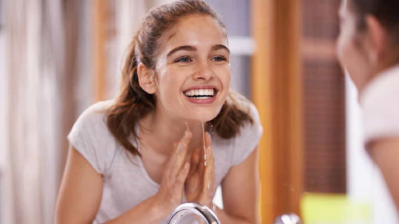 Skin Care: ತ್ವಚೆಯನ್ನು ಸ್ವಚ್ಛಗೊಳಿಸುವುದು ಹೇಗೆ?; ಈ 7 ತಪ್ಪುಗಳನ್ನೆಂದೂ ಮಾಡಬೇಡಿ Skin Care: ತ್ವಚೆಯನ್ನು ಸ್ವಚ್ಛಗೊಳಿಸುವುದು ಹೇಗೆ?; ಈ 7 ತಪ್ಪುಗಳನ್ನೆಂದೂ ಮಾಡಬೇಡಿ