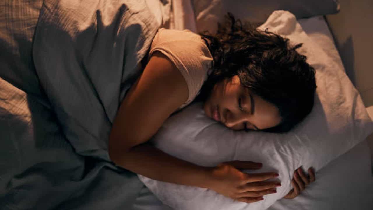 Sleeping Tips: ಮಲಗಿದ ಕೂಡಲೆ ನಿದ್ರೆ ಬರಲು ಏನು ಮಾಡಬೇಕು? Sleeping Tips: ಮಲಗಿದ ಕೂಡಲೆ ನಿದ್ರೆ ಬರಲು ಏನು ಮಾಡಬೇಕು?