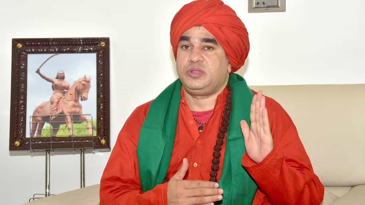 ಮಂಡ್ಯದಲ್ಲಿ ಮುಂದುವರೆದ ಕಾವೇರಿ ಕಿಚ್ಚು: ರಾಷ್ಟ್ರೀಯ ಜಲನೀತಿ ಜಾರಿಗೆ ಜಯಮೃತ್ಯುಂಜಯ ಸ್ವಾಮೀಜಿ ಆಗ್ರಹ ಮಂಡ್ಯದಲ್ಲಿ ಮುಂದುವರೆದ ಕಾವೇರಿ ಕಿಚ್ಚು: ರಾಷ್ಟ್ರೀಯ ಜಲನೀತಿ ಜಾರಿಗೆ ಜಯಮೃತ್ಯುಂಜಯ ಸ್ವಾಮೀಜಿ ಆಗ್ರಹ