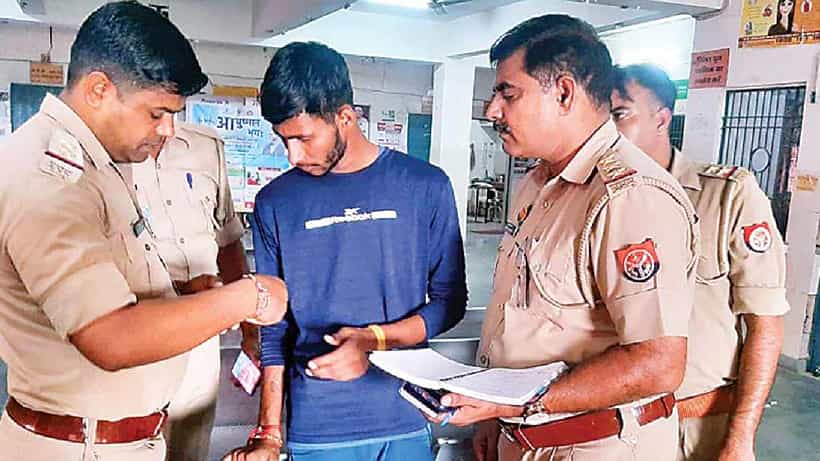 ಆಗ್ರಾ: ಕೋಚಿಂಗ್ ಸೆಂಟರ್ ಎದುರು ಶಿಕ್ಷಕರ ಮೇಲೆ ಗುಂಡು ಹಾರಿಸಿದ ವಿದ್ಯಾರ್ಥಿಗಳು