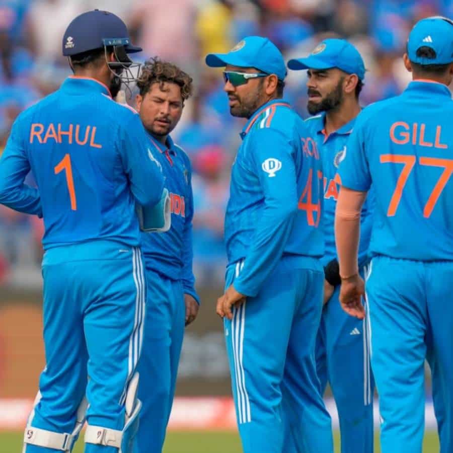 ಐಸಿಸಿ ಏಕದಿನ ವಿಶ್ವಕಪ್ 2023 ರಲ್ಲಿ ಭಾರತದ ಅದ್ಭುತ ಪ್ರದರ್ಶನ ಮುಂದುವರೆದಿದೆ. ಆಡಿರುವ ಎಲ್ಲ ನಾಲ್ಕು ಪಂದ್ಯಗಳ ಪೈಕಿ ನಾಲ್ಕರಲ್ಲೂ ಗೆದ್ದು ಭರ್ಜರಿ ಫಾರ್ಮ್ನಲ್ಲಿದೆ. ಮೊದಲ ಪಂದ್ಯದಲ್ಲಿ ಆಸ್ಟ್ರೇಲಿಯಾ ವಿರುದ್ಧ ಬಳಿಕ ಅಫ್ಘಾನಿಸ್ತಾನ, ಪಾಕಿಸ್ತಾನ, ಗುರುವಾರ ಬಾಂಗ್ಲಾದೇಶ ವಿರುದ್ಧ ಜಯ ಸಾಧಿಸುವ ಮೂಲಕ ವಿಶ್ವಕಪ್ ಪಾಯಿಂಟ್ ಟೇಬಲ್ನಲ್ಲಿ ಒಟ್ಟು ಎಂಟು ಅಂಕ ಸಂಪಾದಿಸಿ ದ್ವಿತೀಯ ಸ್ಥಾನದಲ್ಲಿದೆ.